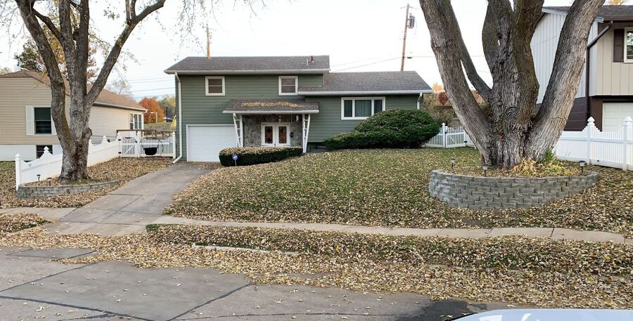 Spring and fall leaf cleanup in Bellevue NE